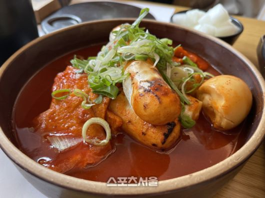 교촌 꾸븐 떡볶이. 구미 | 원성윤 기자 socool@sportsseoul.com