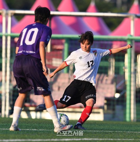 세종 고려대 양은서가 25일 경남 합천에서 열린 ‘2025 스포츠케이션 명품도시 합천에서 펼쳐지는 제33회 여왕기 전국여자축구대회’ 대학부 경북 대경대와의 경기에서 동점골을 넣고 있다. 2025. 6. 25.합천 | 박진업 기자 upandup@sportsseoul.com