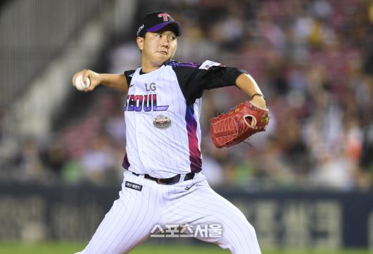 LG 투수 유영찬이 투구에 임하고 있다. 잠실 | 최승섭기자 thunder@sportsseoul.com