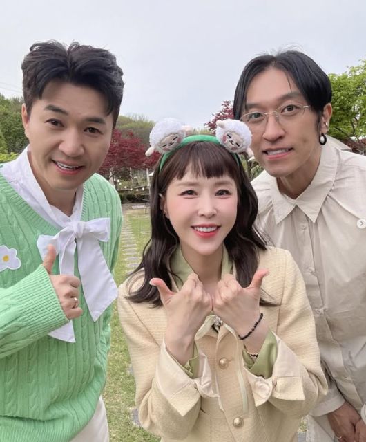 김종민, 신지, 빽가(왼쪽부터). 사진 | 신지 SNS