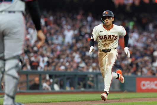 이정후가 25일(한국시간) 미국 캘리포니아주 샌프란시스코 오라클 파크에서 열린 2025 메이저리그(ML) 정규시즌 마이애미전 5회말 득점하고 있다. 사진 | Imagn Images 연합뉴스