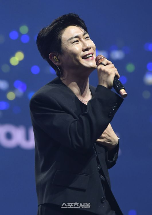 가수 영탁이 21일 오후 인천 중구 인스파이어 아레나에서 열린 제34회 ‘서울가요대상’에서 열정적인 무대를 선보이고 있다. 2025. 6. 21. 인천 | 박진업 기자 upandup@sportsseoul.com