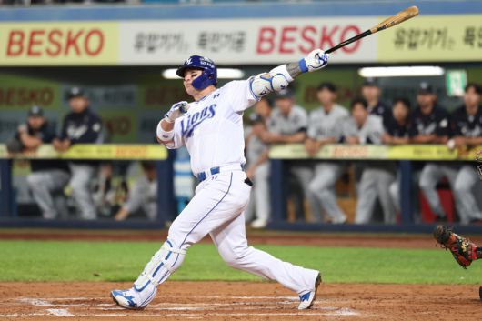 삼성 박병호가 대구삼성라이온즈파크에서 열린 2025 KBO리그 한화전에서 홈런을 터뜨리고 있다. 사진 | 삼성 라이온즈