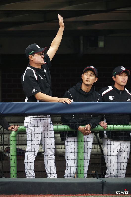 이종범 코치가 KT를 떠나 최강야구 감독으로 간다. 사진 | KT 위즈