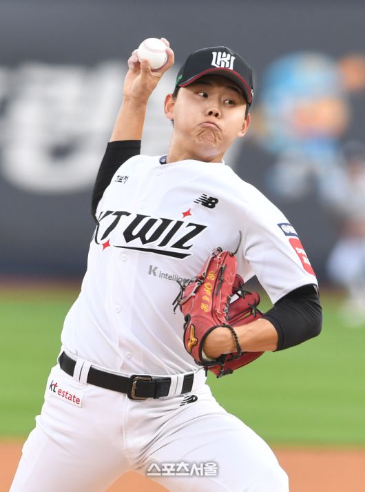 KT 소형준이 투구에 임하고 있다. 수원 | 박진업 기자 upandup@sportsseoul.com