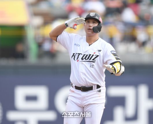 KT 황재균이 2루타를 친 뒤 세리머니를 펼치고 있다. 수원 | 최승섭기자 thunder@sportsseoul.com