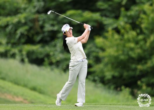 이세희가 아이언 샷하고 있다. 사진 | KLPGA