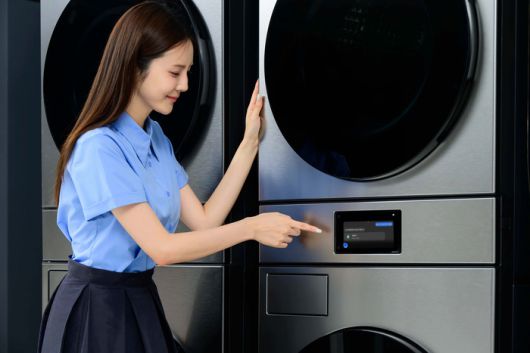 삼성전자가 출시한 2025년형 상하 결합형 세탁기·건조기 ‘비스포크 AI 원바디’ 신제품. 사진 | 삼성전자