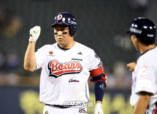 두산 양의지가 2일 서울 잠실구장에서 열린 2025 KBO리그 삼성과 경기 8회말 1사 2루 1타점 좌전안타를 친 후 환호하고 있다. 잠실 | 최승섭기자 thunder@sportsseoul.com