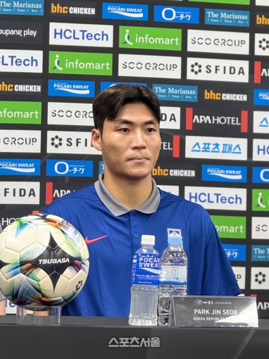 축구대표팀 박진섭이 6일 용인미르스타디움에서 열린 동아시안컵 기자회견에서 질문을 듣고 있다.용인 | 정다워 기자