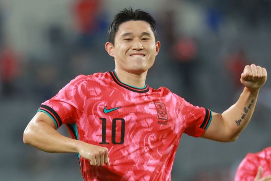 이동경(왼쪽에서 첫 번쨰)이 7일 중국전에서 선제골을 넣고 환호하고 있다. 사진 | 용인=연합뉴스