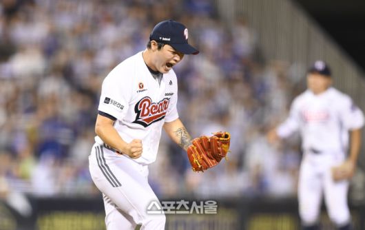 두산 투수 박치국이 서울 잠실구장에서 열린 2025 KBO리그 삼성전에서  환호하고 있다. 잠실 | 최승섭기자 thunder@sportsseoul.com