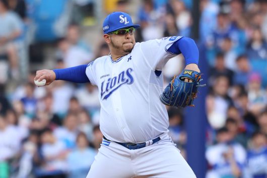 삼성 후라도가 대구삼성라이온즈파크에서 열린 2025 KBO리그 롯데전에 선발 등판해 역투하고 있다. 사진 | 삼성 라이온즈