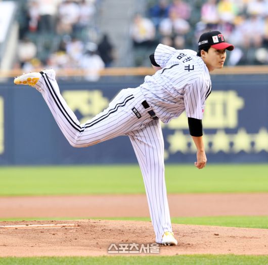 LG 임찬규가 27일 잠실구장에서 열린 2025 KBO리그 한화와 경기에 선발 등판해 힘차게 공을 던지고 있다. 잠실 | 박진업 기자 upandup@sportsseoul.com
