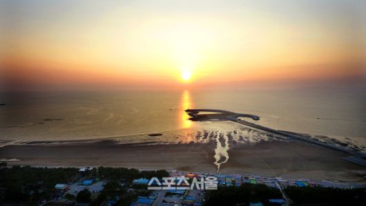 고창군은  구시포·동호 해수욕장을  10일 개장한다고 8일 밝혔다. (캡션 / 고봉석 기자,  구시포해수욕장의 노을. )