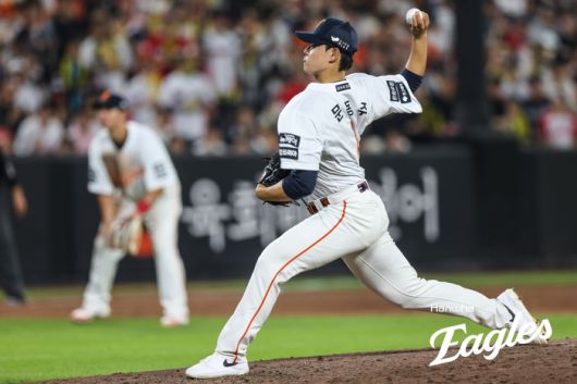 한화 문동주가 8일 대전 한화생명 폴파크에서 열린 2025 KBOㄹ니그 KIA전에 선발 판해힘차게 공을 던지고 있다. 사진 | 한화 이글스