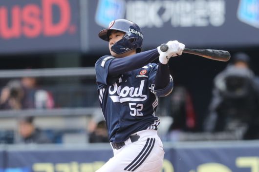 두산 박준순이 타격에 임하고 있다. 사진 | 두산 베어스
