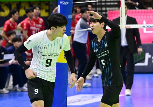 현대캐피탈 이재현(왼쪽). 사진 | 한국배구연맹