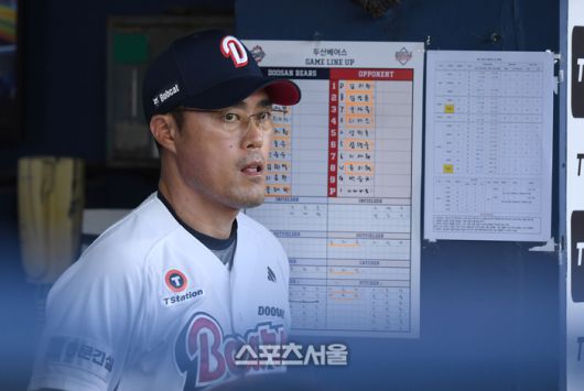 두산 조성환 감독대행이 2일 잠실구장에서 열린 2025 KBO리그 삼성과 경기를 지켜보고 있다. 잠실 | 최승섭기자 thunder@sportsseoul.com