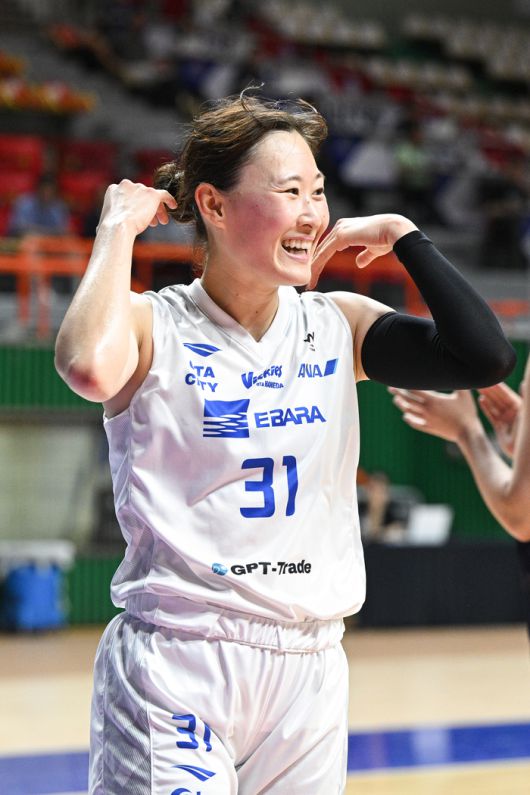 도쿄 하네다 다카하라 하루키가 10일 부산 사직체육관에서 열린 2025 WKBL 퓨처스리그 결승 일본대학선발과 경기 도중 활짝 웃고 있다. 사진 | WKBL