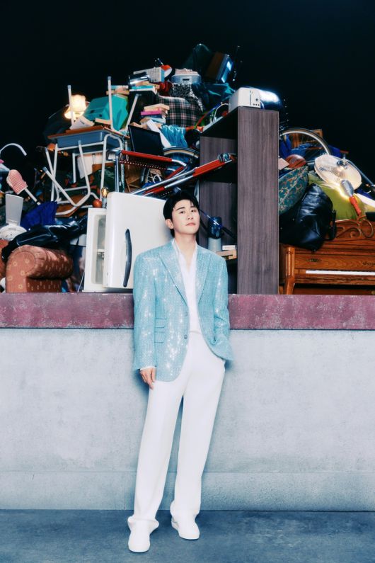 ‘주시고 (Juicy Go) (Duet with 김연자)’ 두 번째 콘셉트 포토. 사진 | 어비스컴퍼니