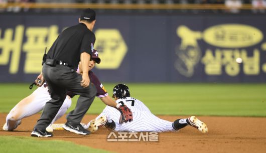 LG 박해민이 8일 잠실구장에서 열린 2025 KBO리그 키움번게허 7회말 2루 도루에 성공하고 있다. 잠실 | 박진업 기자 upandup@sportsseoul.com