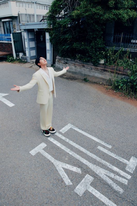 ‘주시고 (Juicy Go) (Duet with 김연자)’ 두 번째 콘셉트 포토. 사진 | 어비스컴퍼니