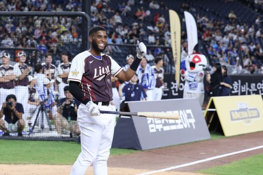 삼성 디아즈가 11일 대전 한화생명 볼파크에서 열린 2025 KBO 올스타전 홈런더비에서 세리머니를 하고 있다. 사진 | 삼성 라이온즈