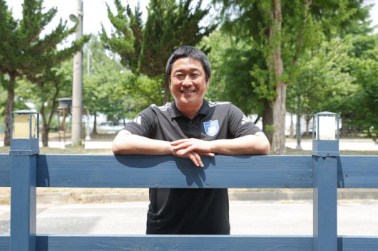 울산 현대고 이승현 감독이 14일 인터뷰를 마친 뒤 포즈를 취하고 있다. 사진｜한국프로축구연맹