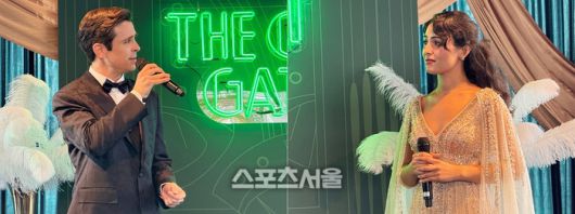 뮤지컬 ‘위대한 개츠비’ 오리지널 서울 공연의 주인공 (왼쪽부터) ‘개츠비’ 역 매트 도일과 ‘데이지’ 역 센젤 아마디가 주요 넘버들을 시연하고 있다. 사진 | 표권향 기자 gioia@sportsseoul.com