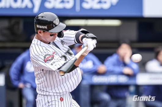 롯데 손호영이 20일 대구삼성라이온즈파크에서 열린 2025 KBO리그 삼성전에서 타격하고 있다. 사진 | 롯데 자이언츠