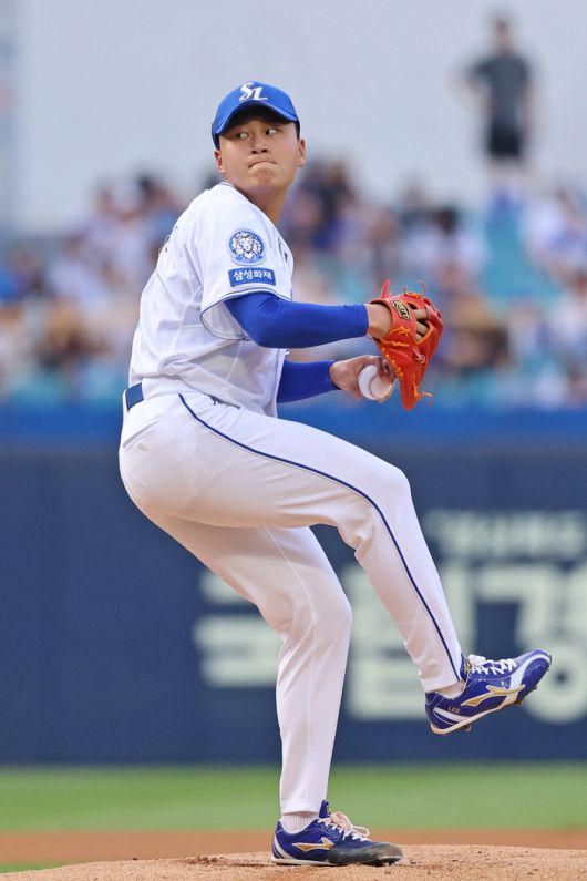 대구삼성라이온즈파크에서 열린 2025 KBO리그 LG전에 선발 등판해 역투하고 있다. 사진 | 삼성 라이온즈