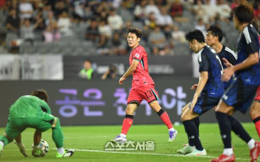 강상윤이 15일 용인 미르스타디움에서 열린 2025 동아시아축구연맹(EAFF) E-1 챔피언십(동아시안컵) 일본과 경기에서 공격이 막히자 아쉬워하고 있다. 2025. 7. 15.용인 | 최승섭기자 thunder@sportsseoul.com