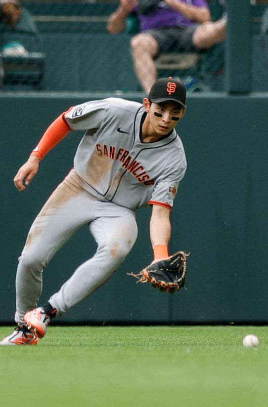 지난 10일 콜로라도전, 이정후의 수비모습.  연합외신