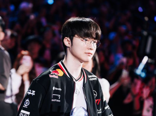 T1 ‘페이커’ 이상혁이 25일 인천광역시 인스파이어 아레나에서 열린 ‘2025 LoL 챔피언스 코리아(LCK)’ 3라운드 T1 홈그라운드 젠지전을 위해 입장하고 있다. 사진 | T1