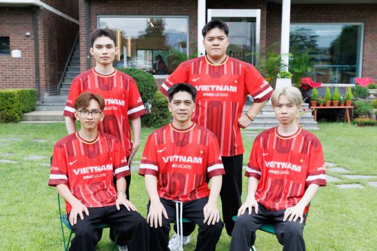 PNC 2025 정상에 오른 베트남 대표팀. 사진 | 크래프톤