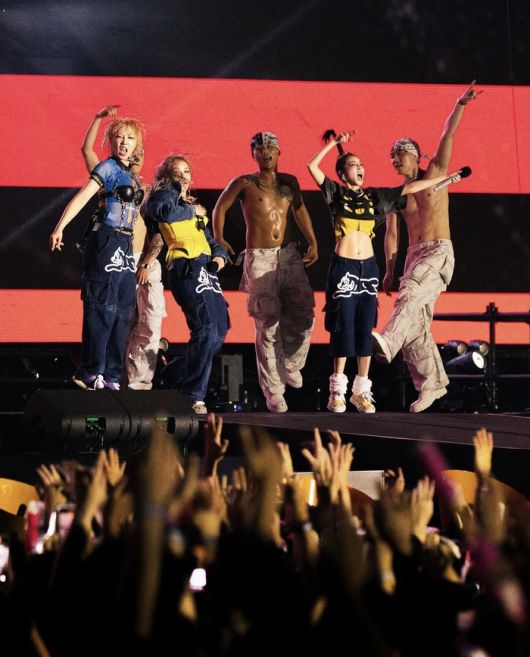 2NE1 워터밤 부산 공연. 산다라박 인스타그램.