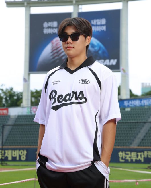 두산과 프리미엄 수면 안경 브랜드 루크아이와 손잡고 콜라보 아이웨어를 출시한다. 사진 | 두산 베어스