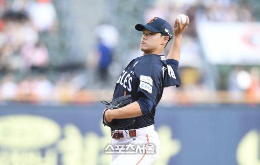 한화 선발투수 문동주가 22일 서울 잠실구장에서 열린 2025 KBO리그 두산과 경기에서 역투하고 있다. 잠실 | 최승섭기자 thunder@sportsseoul.com