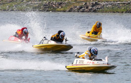 미사경정장에서 선수들이 턴마크 선회 이후 직선 주로 경합을 시작하고 있다. 사진 | 체육공단