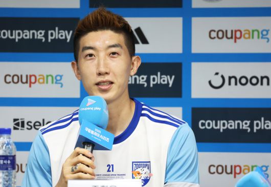 조현우가 29일 뉴캐슬과 쿠팡시리즈를 앞두고 열린 기자회견에서 취재진의 질문에 답하고 있다. 사진 | 수원=연합뉴스