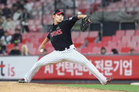 LG 김영우가 2일 수원케이티위즈파크에서 열린 2025 KBO리그 정규시즌 KT전에서 역투하고 있다. 사진 | LG 트윈스