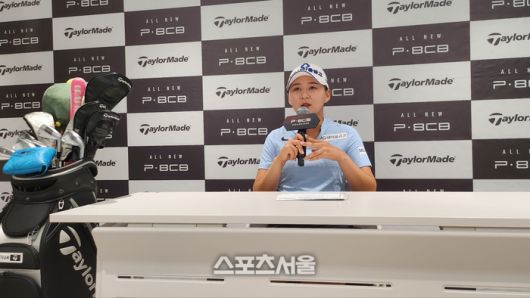 팀 테일러메이드 이제영이 4일 서울 워커힐에서 열린 테일러메이드 신제품 아이언 ‘P·8CB’ 출시 행사에서 인터뷰를 하고 있다. 워커힐=김민규 기자 kmg@sportsseoul.com