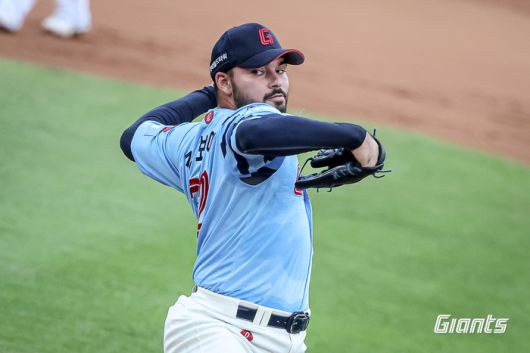 롯데 선발 감보아가 5일 사직구장에서 열린 2025 KBO리그 KIA와 경기에 선발 등판해 역투하고 있다. 사진 | 롯데 자이언츠
