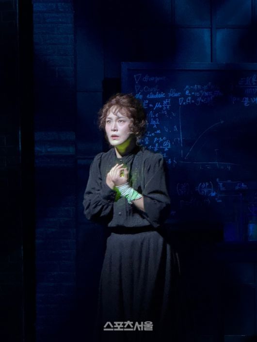 뮤지컬 배우 박혜나가 7일 뮤지컬 ‘마리 퀴리’ 프레스콜에서 대표 넘버 ‘또 다른 이름’을 시연하고 있다. 사진 | 표권향 기자 gioia@sportsseoul.com