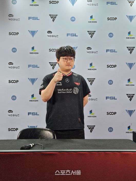 T1 강준호가 18일 서울 잠실DN콜로세움에서 열린 2025 FSL 서머 B조 승리 후 취재진 인터뷰 후 포즈를 취하고 있다. 잠실 | 강윤식 기자 skywalker@sportsseoul.com