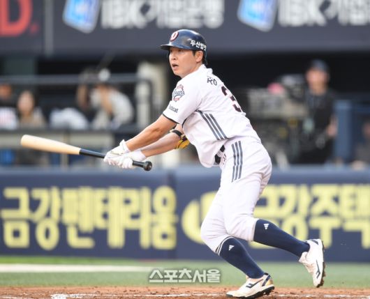 두산 정수빈이 서울 잠실구장에서 열린 2025 KBO리그 한화와 경기에서 타격하고 있다. 잠실 | 최승섭기자 thunder@sportsseoul.com
