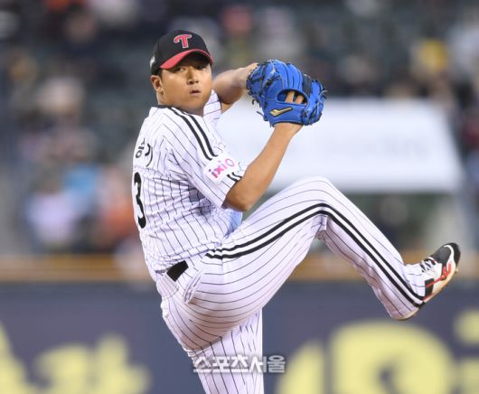 LG 선발투수 송승기가 27일 잠실구장에서 열린 2025 KBO 리그 한화와 경기에서 역투하고 있다. 실 | 최승섭기자 thunder@sportsseoul.com