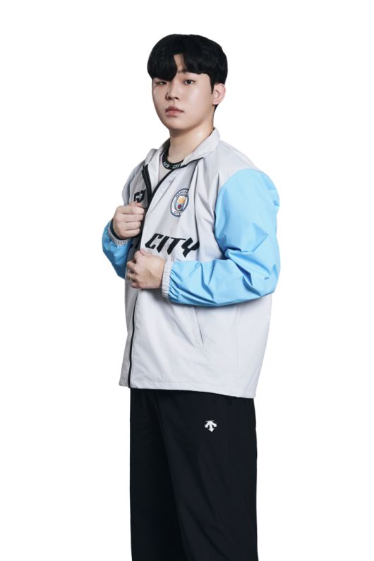 권창환이 25일 서울 잠실DN콜로세움에서 열린 2025 FSL 서머 그룹 스테이지 B조 경기에서 DRX ‘엘니뇨’ 정인호를 2-0으로 제압했다. 사진 | 넥슨