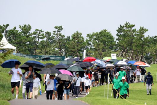 15년째를 맞이하는 KPGA 군산CC오픈은 해마다 많은 갤러리로 인기 대회로 자리매김 중이다. 사진 | KPGA